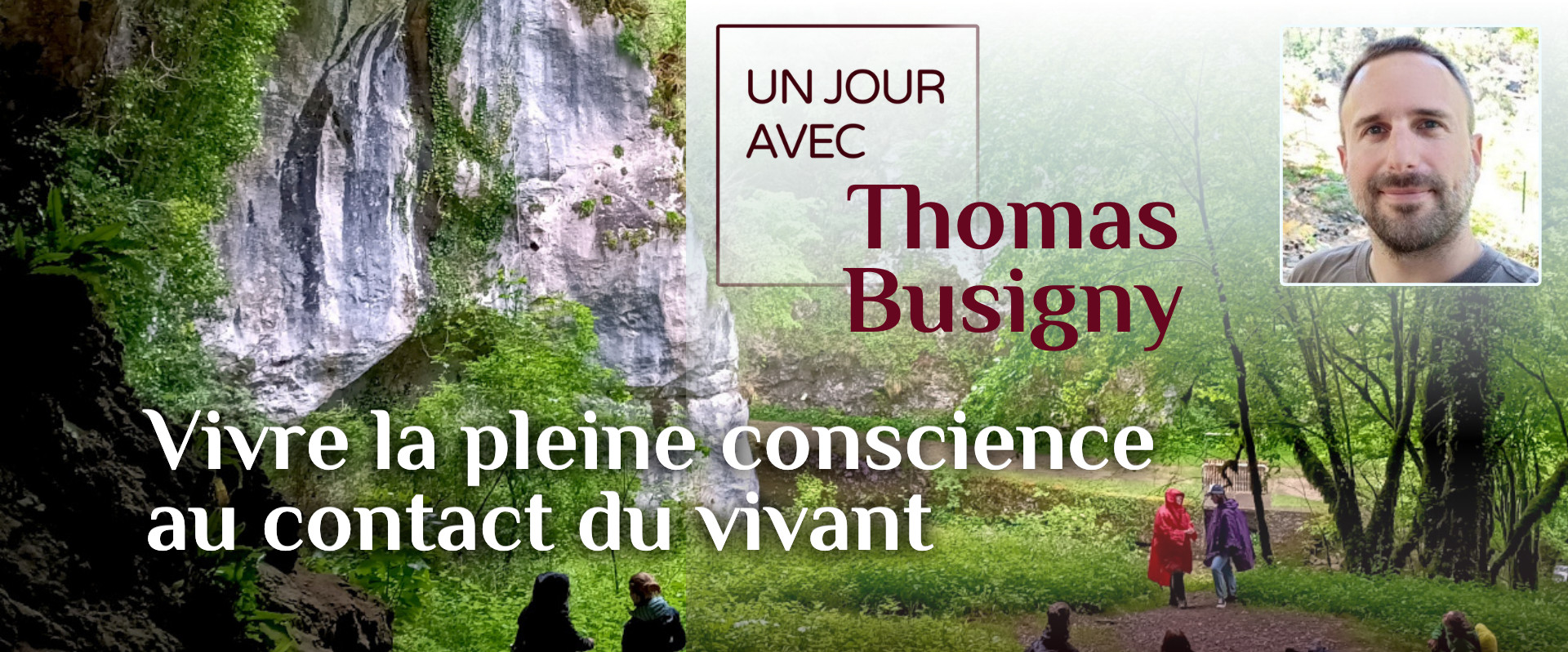 Image de forêt avec des participants en balade, un portrait de Thomas Busigny et le titre "Vivre la pleine conscience au contact du vivant"